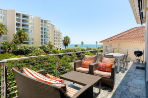 Sea Point Bliss - Access to Beach & Saunders Pool